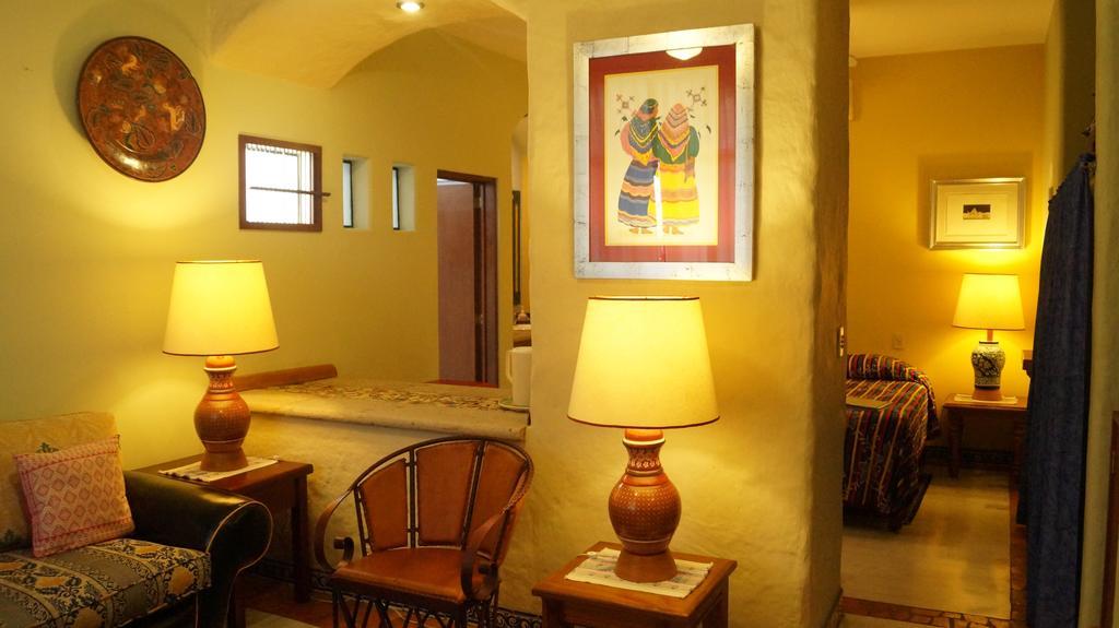 Bed and Breakfast Casa De Las Flores Tlaquepaque Екстер'єр фото
