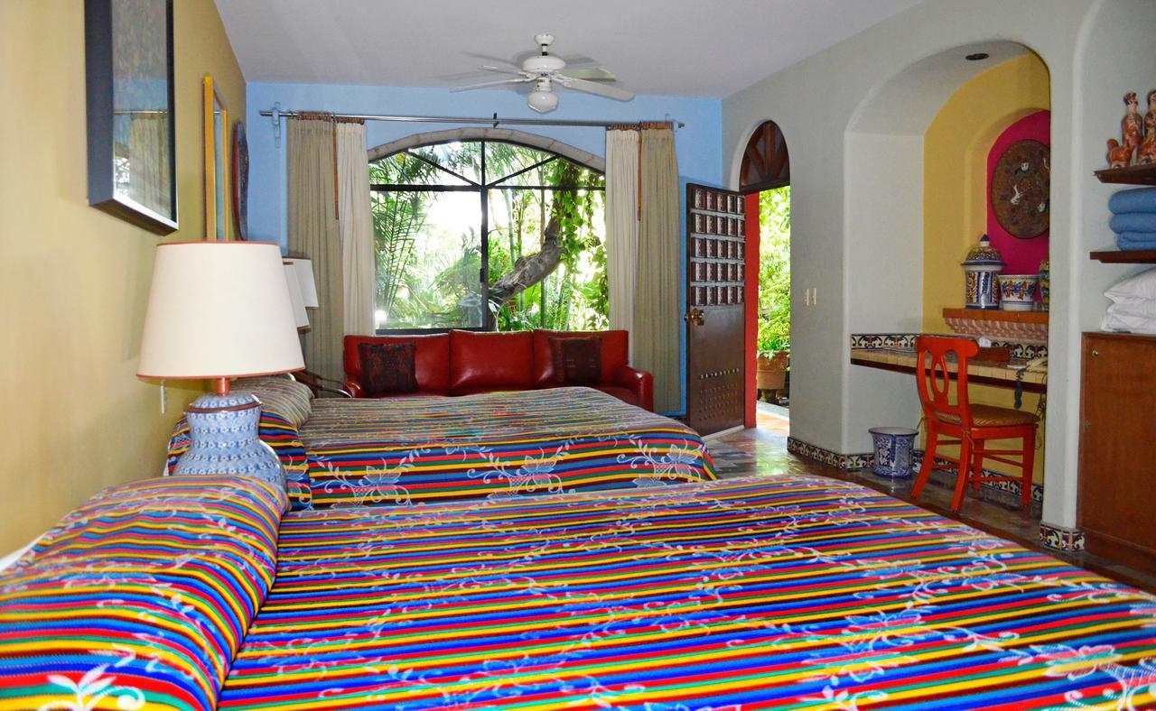 Bed and Breakfast Casa De Las Flores Tlaquepaque Екстер'єр фото
