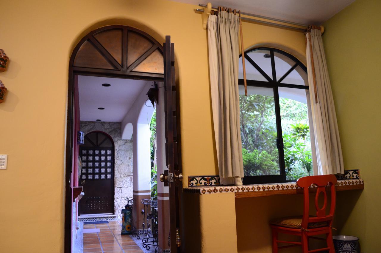 Bed and Breakfast Casa De Las Flores Tlaquepaque Екстер'єр фото