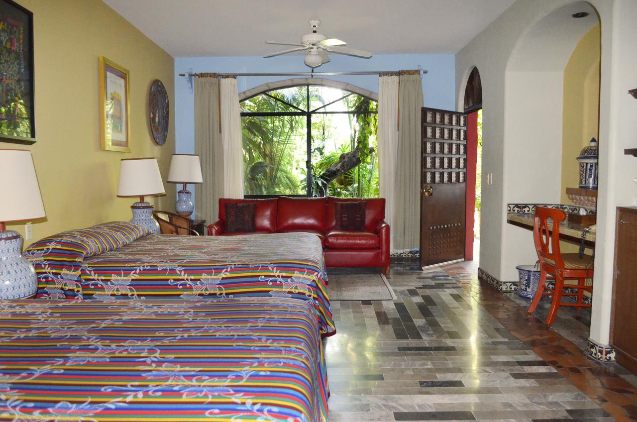 Bed and Breakfast Casa De Las Flores Tlaquepaque Екстер'єр фото
