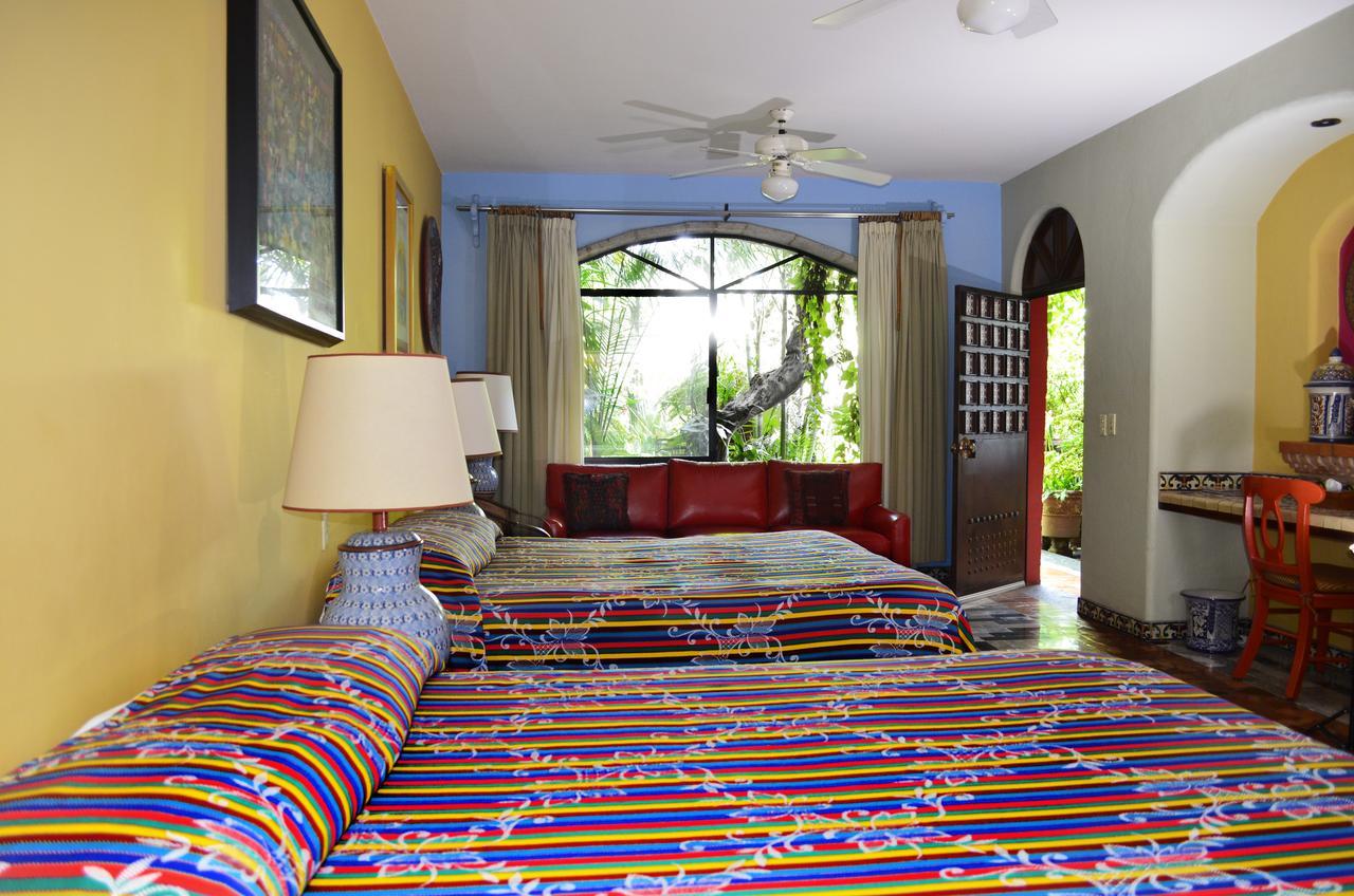 Bed and Breakfast Casa De Las Flores Tlaquepaque Екстер'єр фото