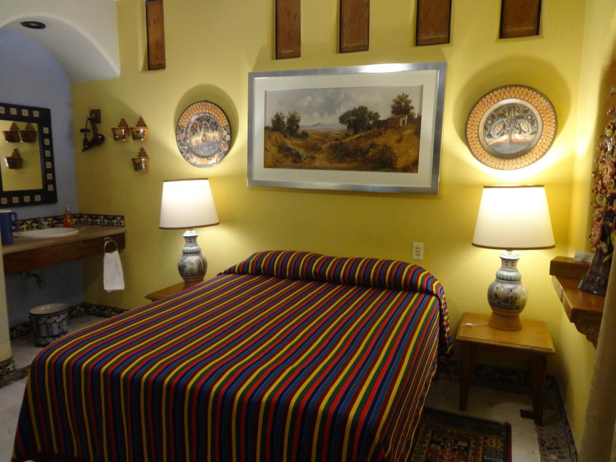 Bed and Breakfast Casa De Las Flores Tlaquepaque Екстер'єр фото