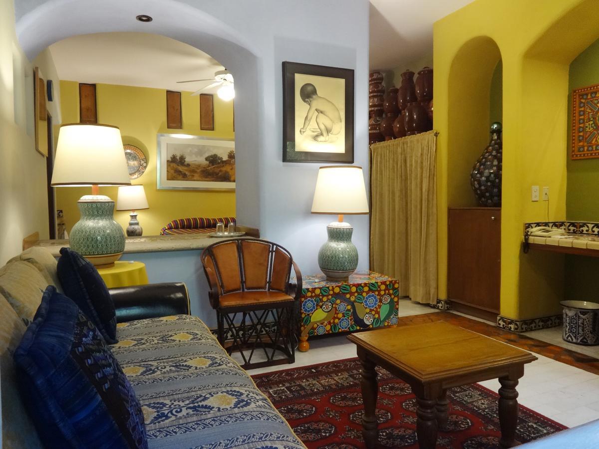 Bed and Breakfast Casa De Las Flores Tlaquepaque Екстер'єр фото