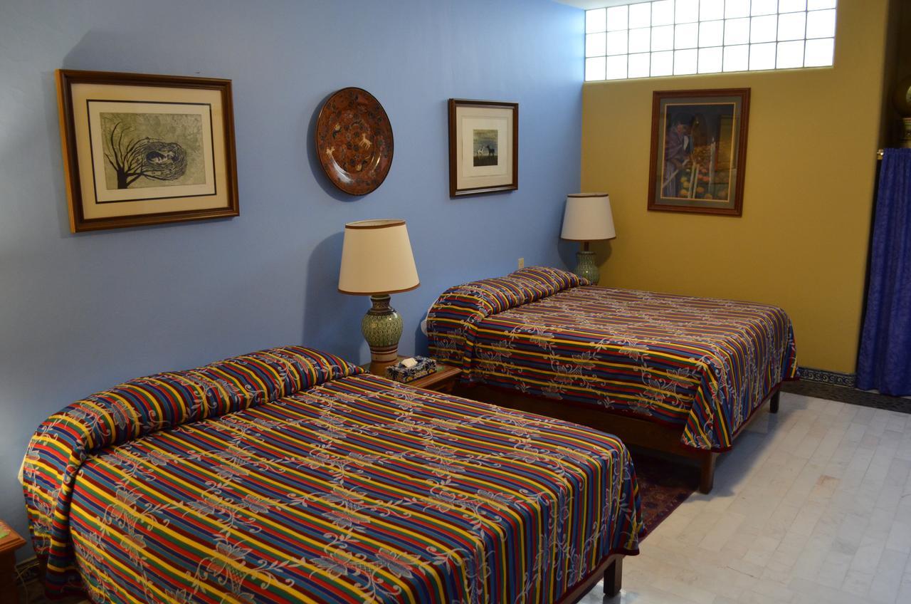 Bed and Breakfast Casa De Las Flores Tlaquepaque Екстер'єр фото