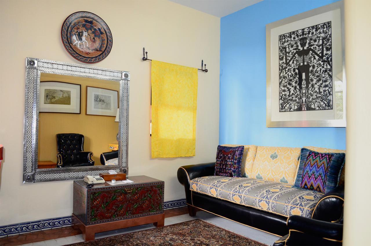 Bed and Breakfast Casa De Las Flores Tlaquepaque Екстер'єр фото
