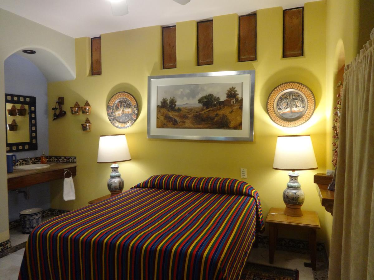 Bed and Breakfast Casa De Las Flores Tlaquepaque Екстер'єр фото