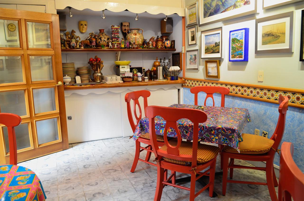 Bed and Breakfast Casa De Las Flores Tlaquepaque Екстер'єр фото